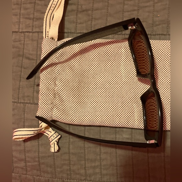 Tory Burch sunglasses tortoise shell brown lenses able to pop colors really good - Picture 7 of 10